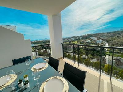 Apto con vistas panorámicas, piscina y golf en Banahavis