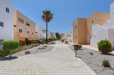 Matina Pefkos Aparthotel