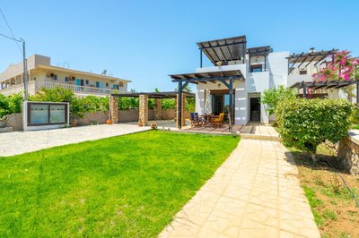 Smaragdi Beachfront Villa