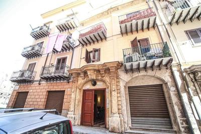 Appartamento con terrazza al centro storico.