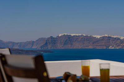 Adamantios Villas & Suites