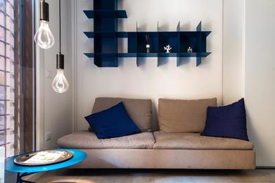 Blue and cozy apartment, via Acri
