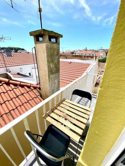 20-2 Lisbon Castle view apartment with French terrace