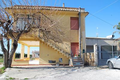 Charming Apartment with Sea View in Porto Palo 115 m²