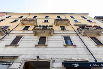 Fashion District - Top Floor Apartment