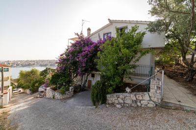VILLA Mira