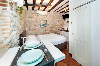 Volta L Apartment