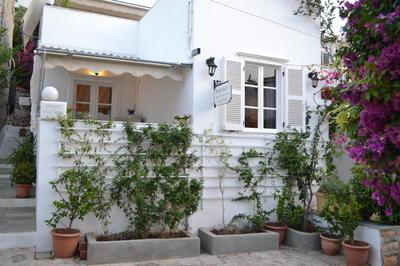 Perakis Apartments
