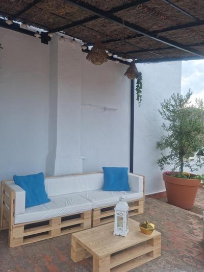 Amb encant i estil Mediterrani en zona tranquilla de Llançà i amb terrassa