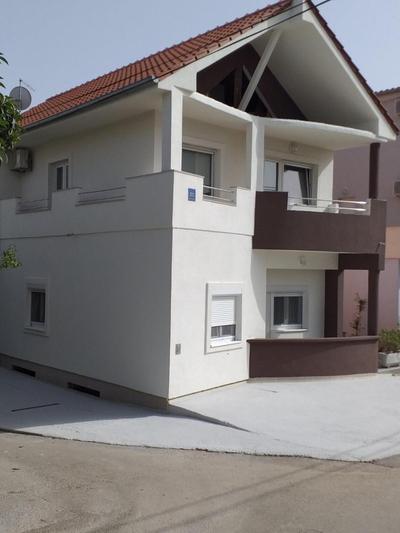Apartment Yelena Rose West