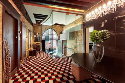 Charming House Iqs