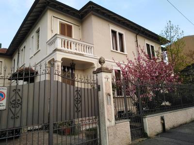 Re Monza appartamenti in villa comodi per Milano