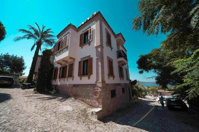 Cunda Tas Konak Otel