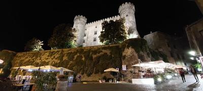 LA CASA SOTTO IL CASTELLO