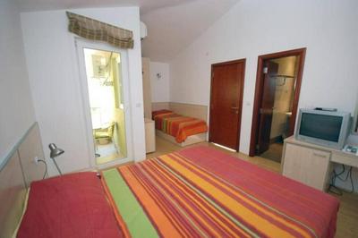 BMV TRIPLE ROOM WITH BALCONY