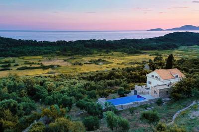 Villa Ella
