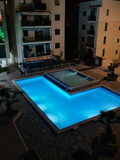 Beautiful Central Apartment with Pool