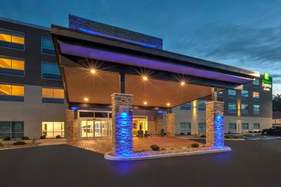 Holiday Inn Express & Suites - Milan - Sandusky Area by IHG