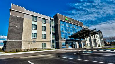 Holiday Inn Express & Suites Vaudreuil-Dorion by IHG