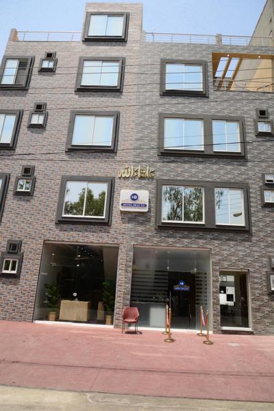 Hotel Deluxe Lahore