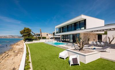 Beachfront Villa The View with Pool