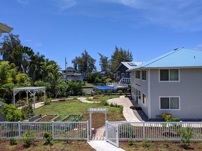 Ocean Breeze Inn, a hotel in Keaau, Hawaii