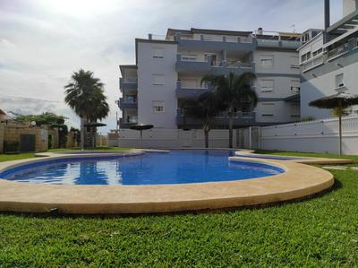 Casa Gloria con gran patio y acceso directo a piscina