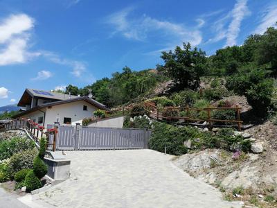 A&G Apartment Aosta - Elegante Casa 100 mq su due piani con Wi-Fi-giardino-parcheggio