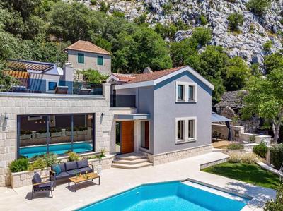 Villa Falcon House, 3-bedroom villa with heated 36 sqm pool, Jacuzzi, Finnish sauna