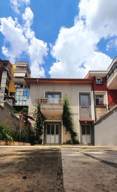 A Cheerful villa with free parking space