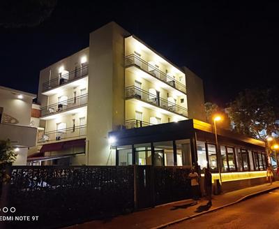 Hotel Garisenda B&B - in Centro a Riccione -