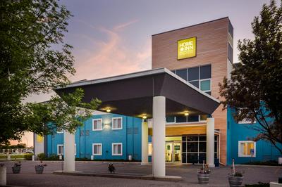 Prairie Crest Medicine Hat by IHG