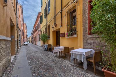 GuestHost - Ferrara Center Apartment x3