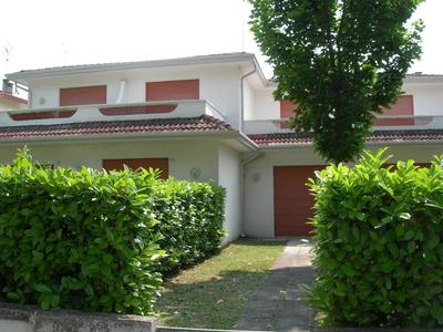 Terraced house with private garden