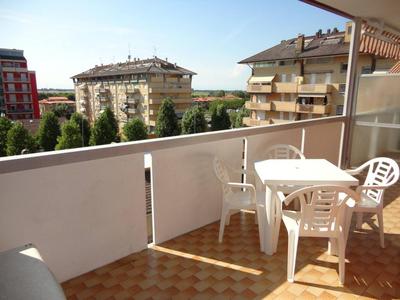 One-bedroom flat with shared pool