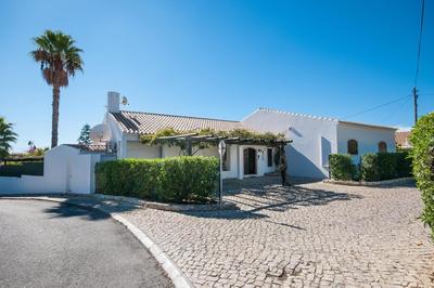 Villa Fontainha by Villa Plus