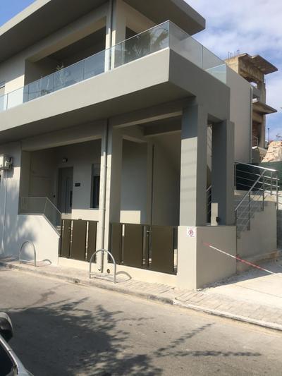 Leonidas House