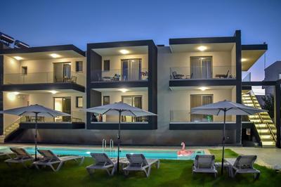 Del Mar 'Adults Only'