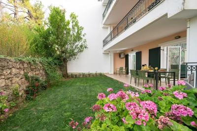 Central & Elegant Suite with private garden
