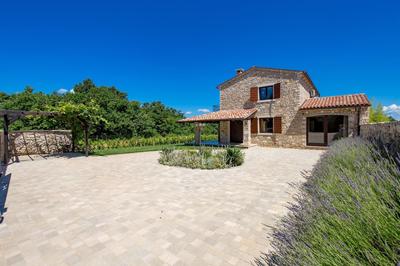 Villa LAVANTINA