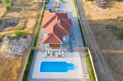 Modern Guest House Rak with beautiful pool