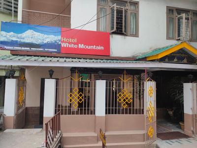 Keswani Group Hotel White Mountain - 200 Metres From MG Marg