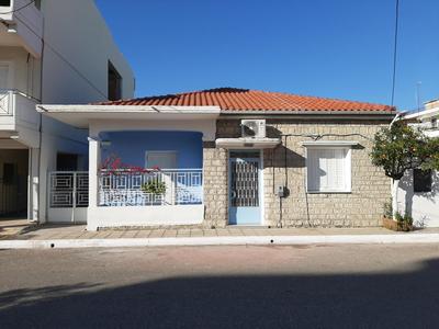 ΑΝΑΚΑΙΝΙΣΜΕΝΗ ΜΟΝΟΚΑΤΟΙΚΙΑ στο κέντρο της πόλης με κήπο