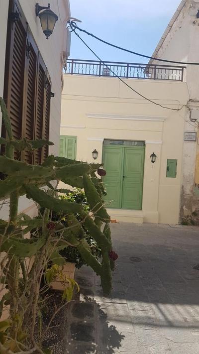 Lolos' house