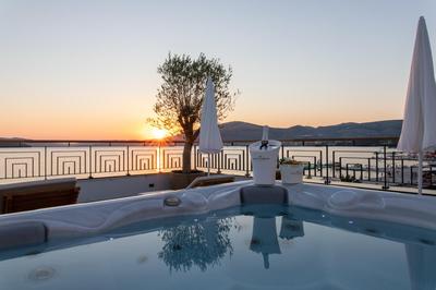 Vagabundo beachfront penthouse - Private jacuzzi & Sunset views