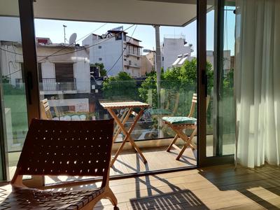 Sunny lovely apartment 60 meters from the metro