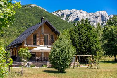 Modern Alpine Monsalbius Chalet