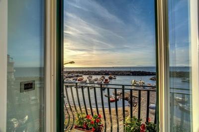 House Archimede - eyes on the sea