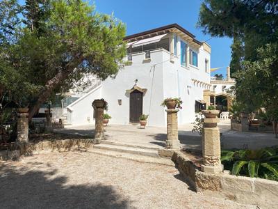 Attico vista mare in villa antica