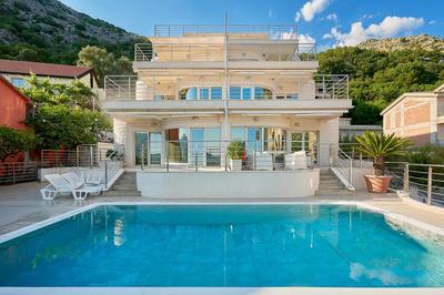 Boka Mia - apartments with pool, first line